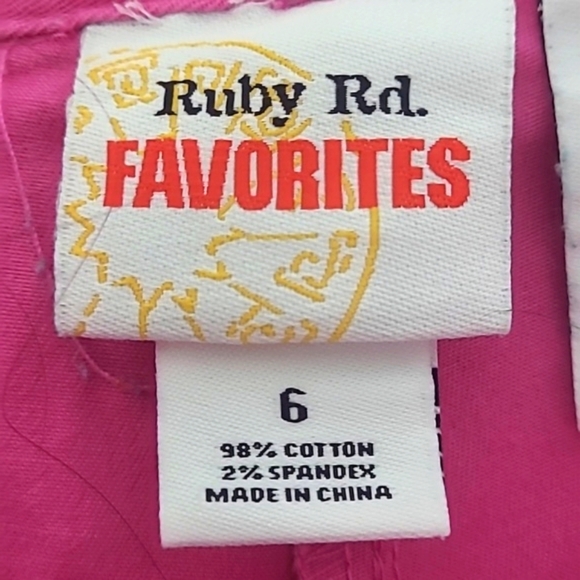 Bright Pink Button Embellished Capris Ruby Rd. Stretch Cotton Y2K Mid Rise Sz 6 - Picture 5 of 5